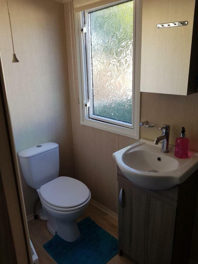 3 Bedroom Caravan With Hot Tub Tattershall Lakes エクステリア 写真