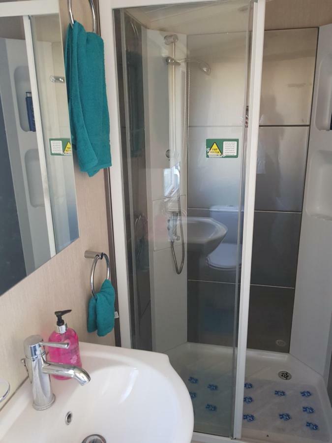 3 Bedroom Caravan With Hot Tub Tattershall Lakes エクステリア 写真