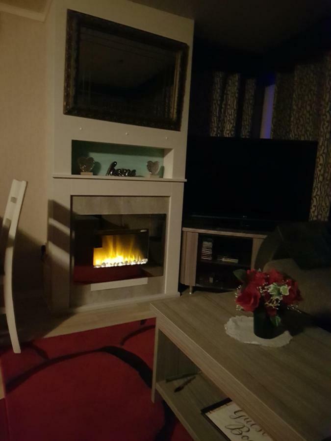 3 Bedroom Caravan With Hot Tub Tattershall Lakes エクステリア 写真