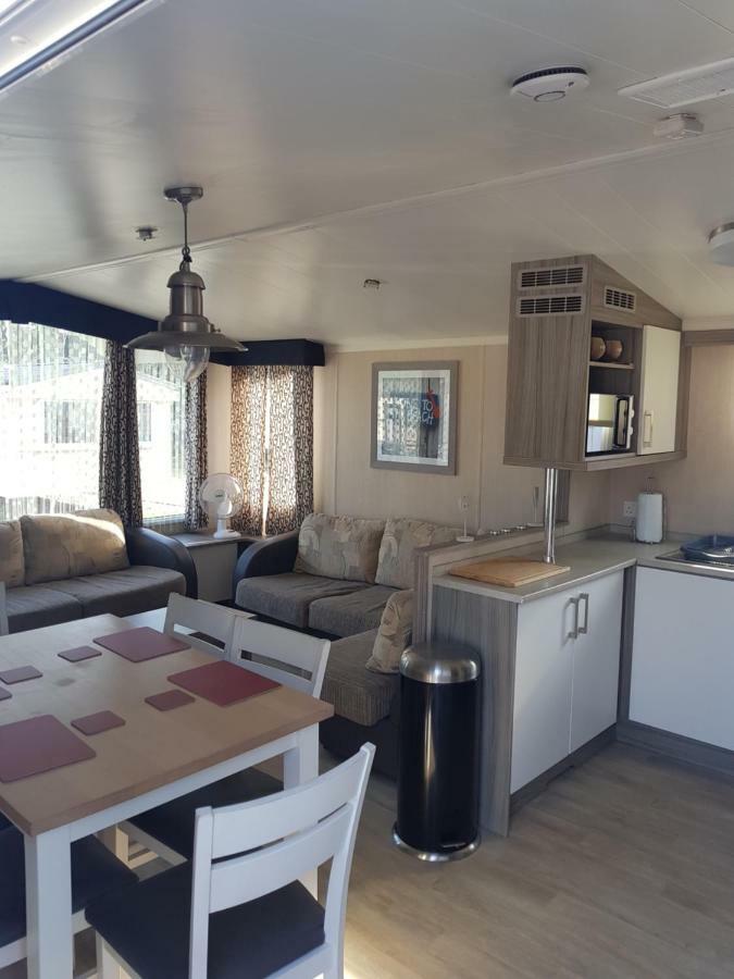 3 Bedroom Caravan With Hot Tub Tattershall Lakes エクステリア 写真