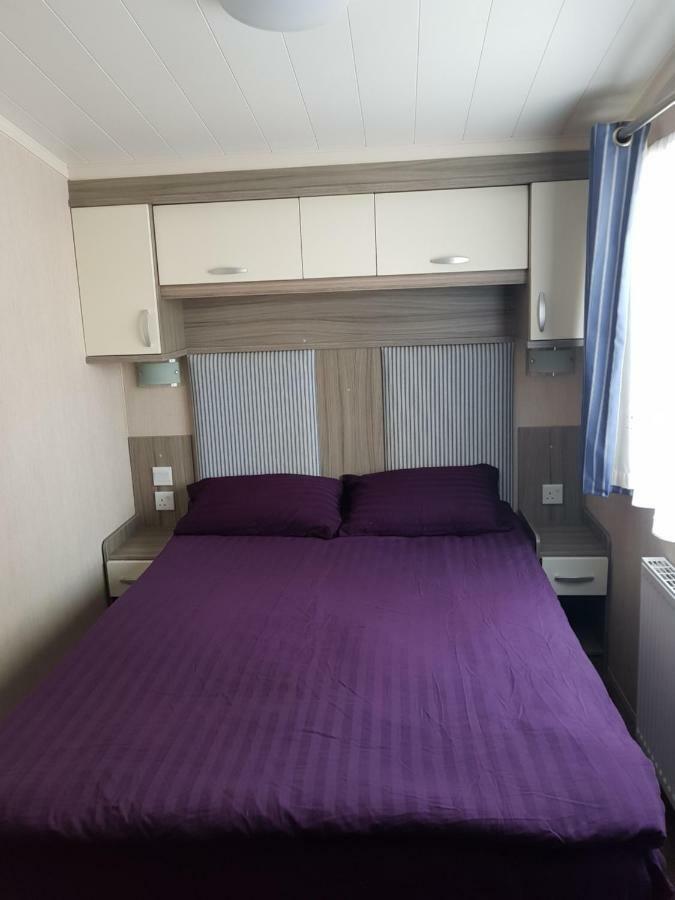 3 Bedroom Caravan With Hot Tub Tattershall Lakes エクステリア 写真